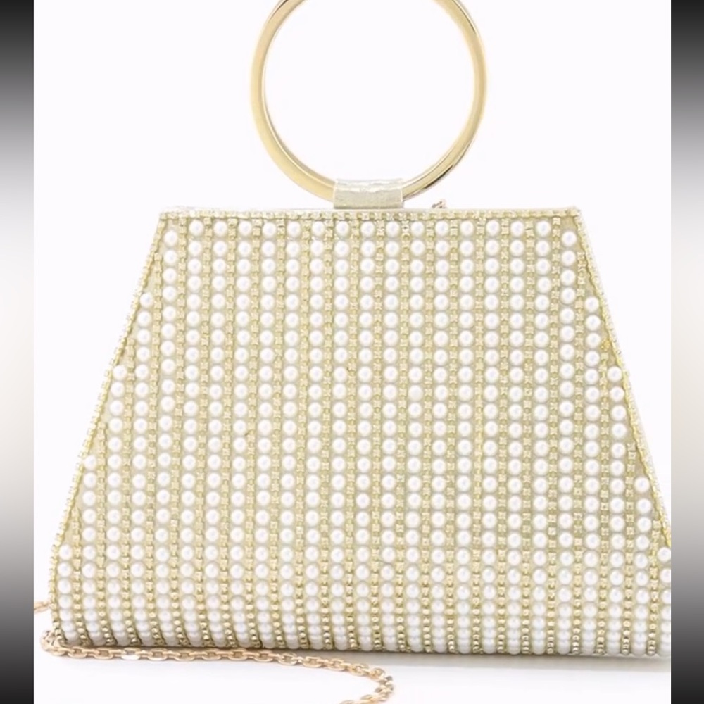 I.N.C. International Concepts
Brynn Small Imitation Pearl Clutch